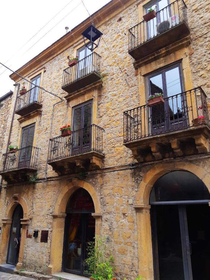 مبيت وإفطار بياتْسا أرمارِنا Antico Palazzo Affitti Brevi المظهر الخارجي الصورة